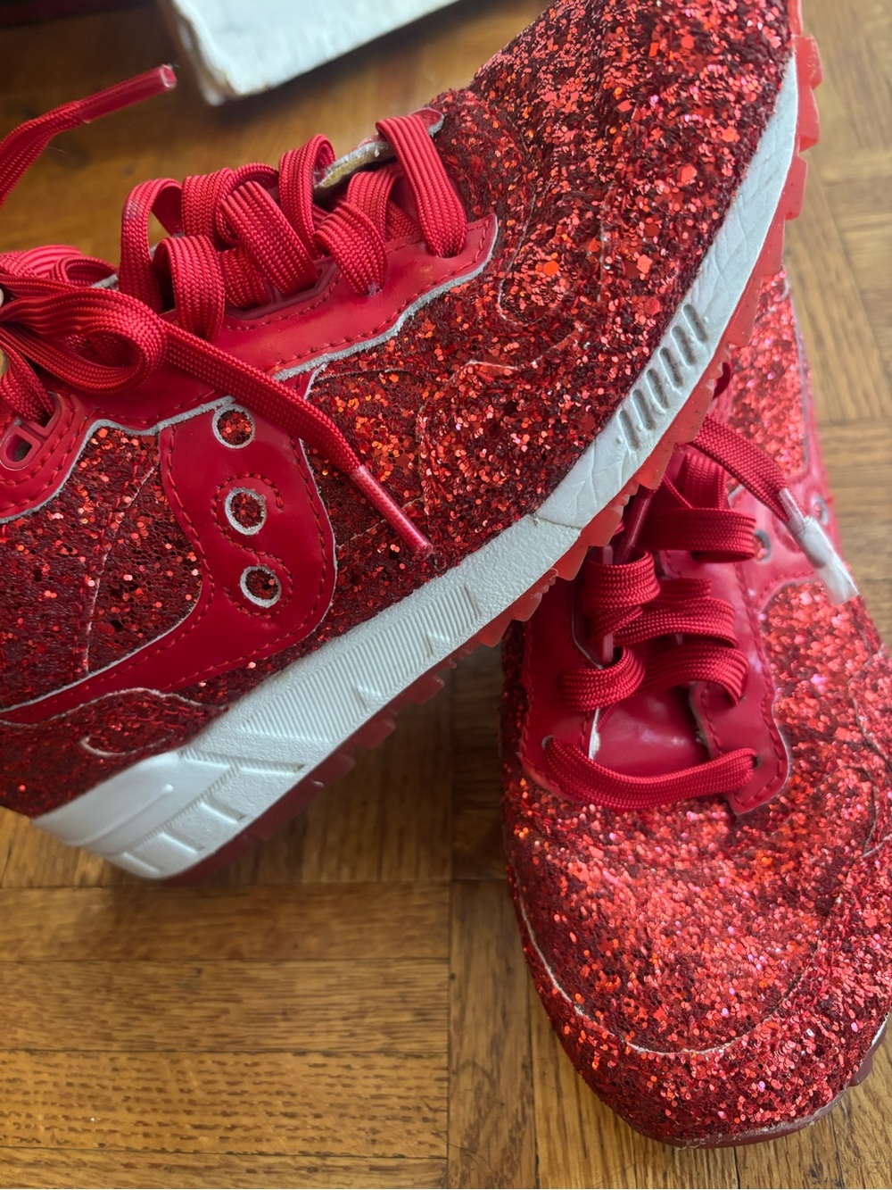 Saucony Shadow 5000 Red Glitter Sneakers with White Sole. Womens 7. No box